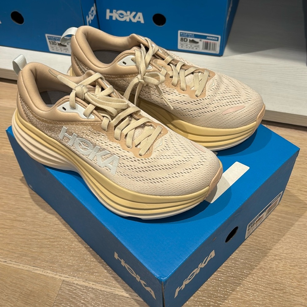 HOKA Women Bondi 8 Running Shoe Sneaker 1127952